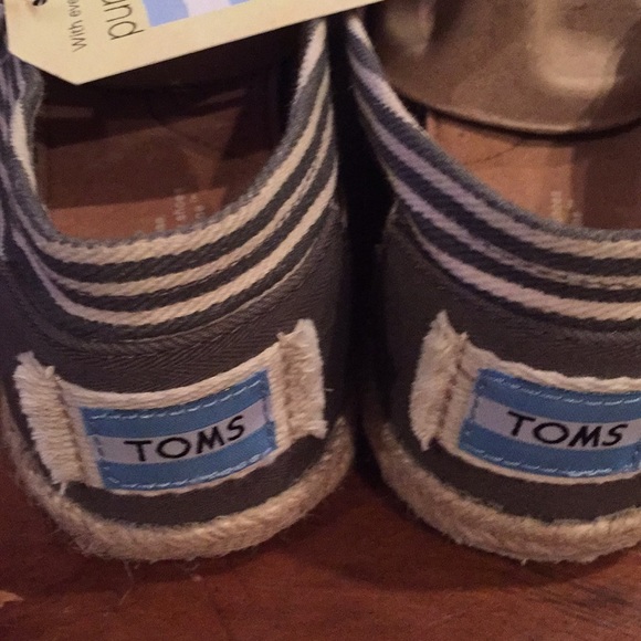 Toms gray stripe shoes - Picture 5 of 8